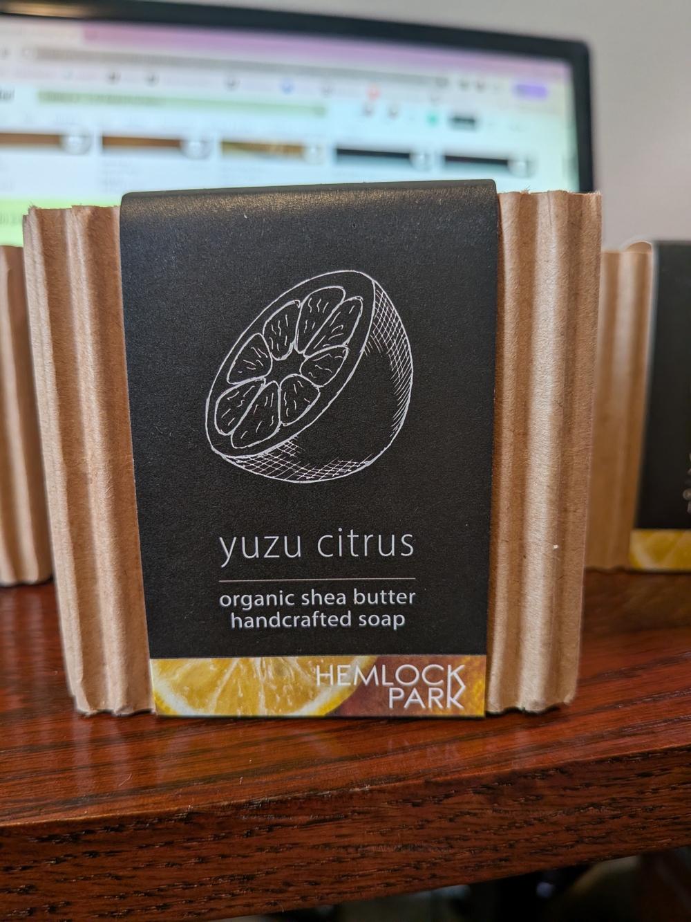 Hemlock Park Yuzu Citrus Body Wash - Natural Citrus Scent (Black & Yellow)